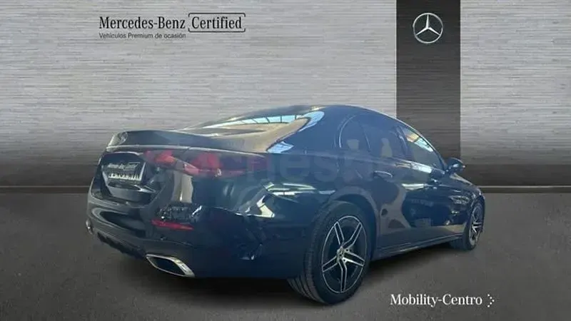 Usado Mercedes E300 313 CV (230 kW) 2024 Azul náutico Berlina