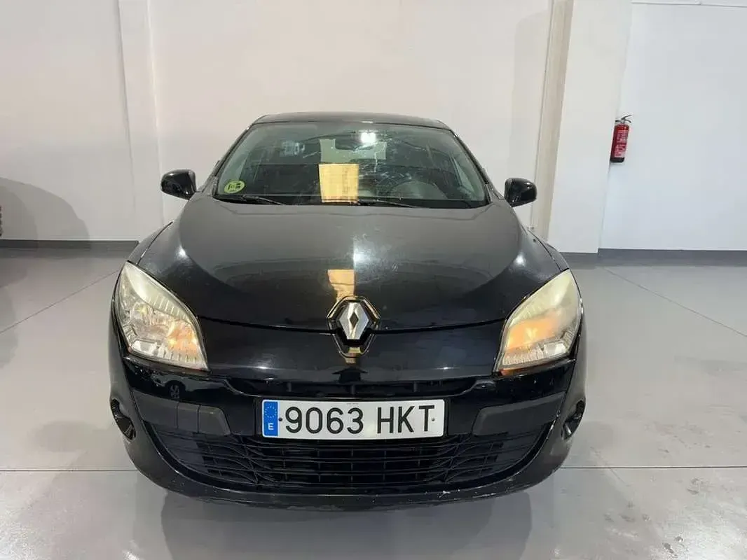 Usado Renault Mégane Authentique 90 CV (66 kW) 2012 Gris Berlina