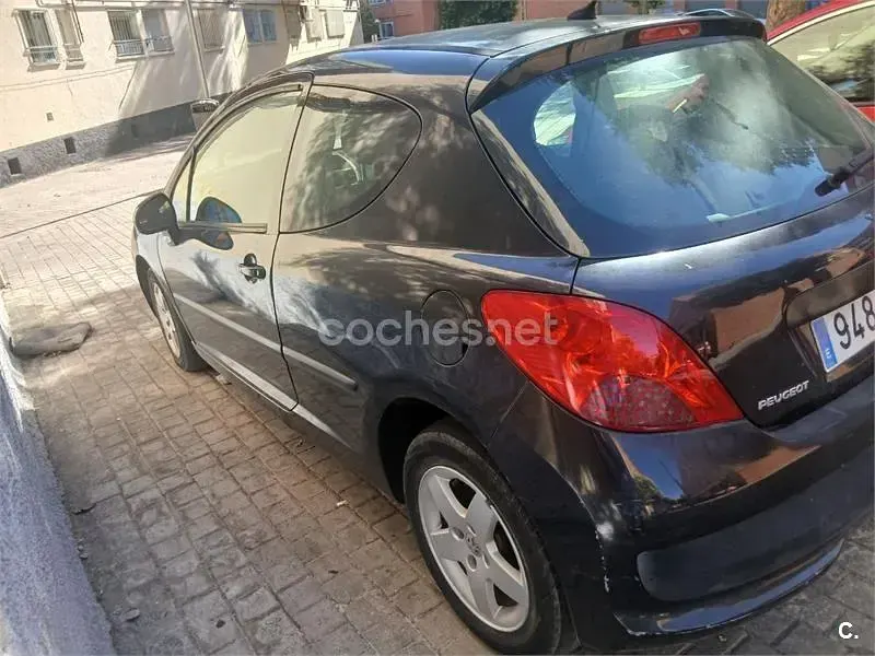 Usado Peugeot 207 90 CV (66 kW) 2008 Negro Berlina