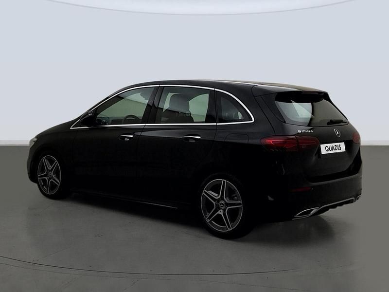 Usado Mercedes B200 AMG line 150 CV (110 kW) 2025 Negro Monovolumen