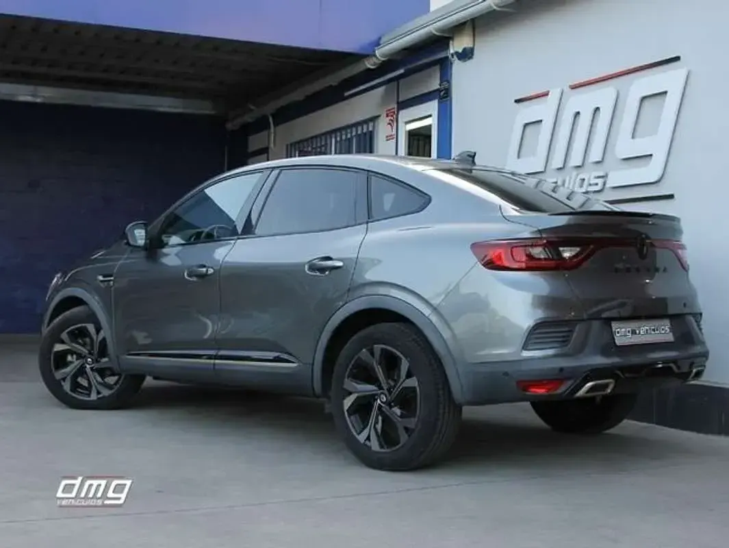 Usado Renault Arkana 145 CV (106 kW) 2023 Gris SUV