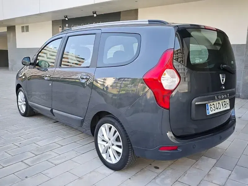Usado Dacia Lodgy Lauréate 115 CV (84 kW) 2017 Gris / plata Monovolumen
