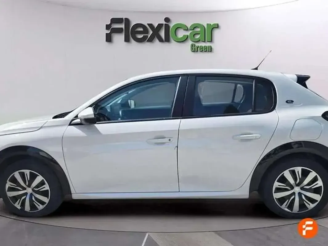 Usado Peugeot e-208 Active 100 kW (136 CV) 2022 Blanco Utilitario