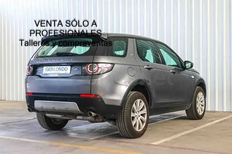 Usado Land Rover Discovery Sport HSE 190 CV (139 kW) 2015 Gris / plata SUV
