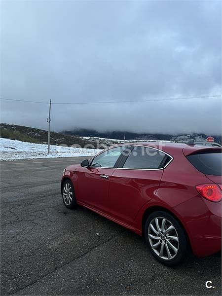 Usado Alfa Romeo Giulietta Distinctive 170 CV (125 kW) 2013 Rojo Berlina