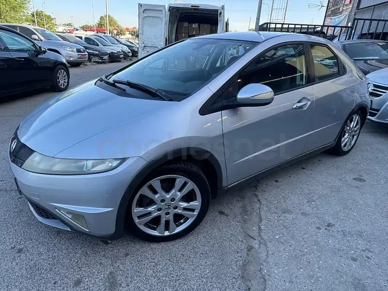 Usado Honda Civic Executive 140 CV (102 kW) 2011 Gris / plata Berlina