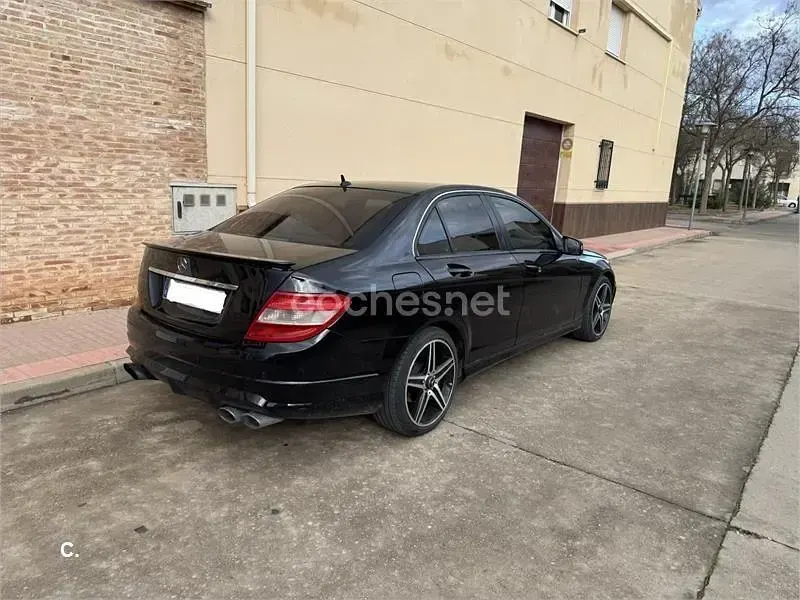 Usado Mercedes C200 Elegance 136 CV (100 kW) 2010 Negro Berlina