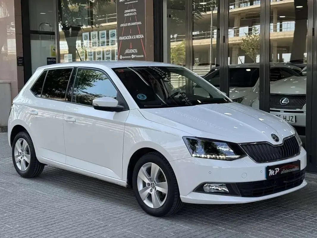 Usado Skoda Fabia 90 CV (66 kW) 2017 Blanco Utilitario