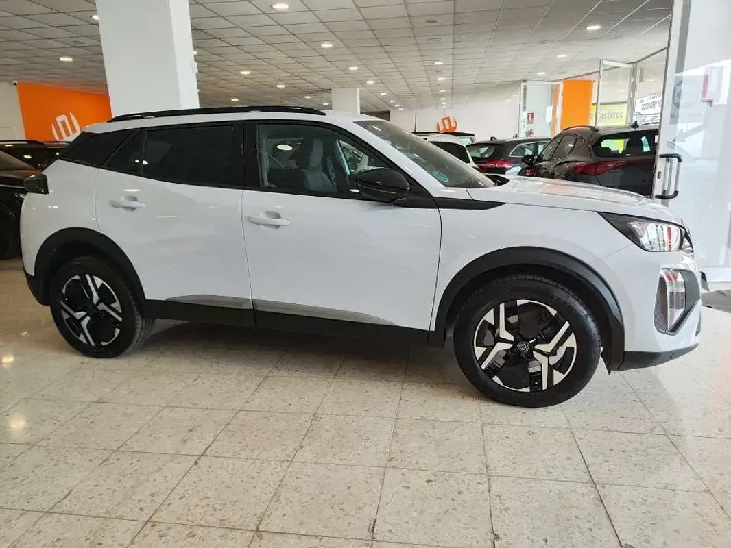 Usado Peugeot 2008 Allure 102 CV (75 kW) 2025 Blanco SUV