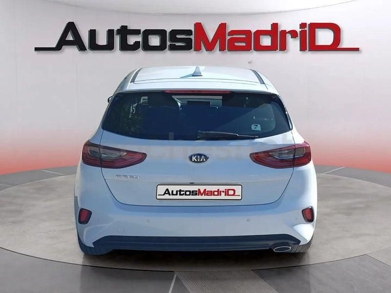Usado Kia Ceed 120 CV (88 kW) 2021 Blanco Utilitario