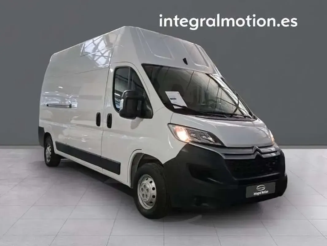 Usado Citroën Jumper 140 CV (102 kW) 2023 Blanco Monovolumen