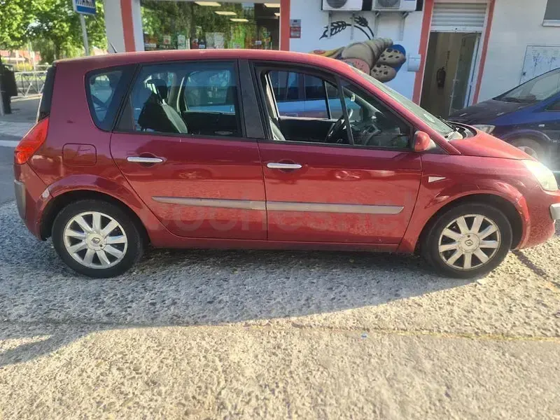 Usado Renault Scénic 105 CV (77 kW) 2008 Granate Monovolumen