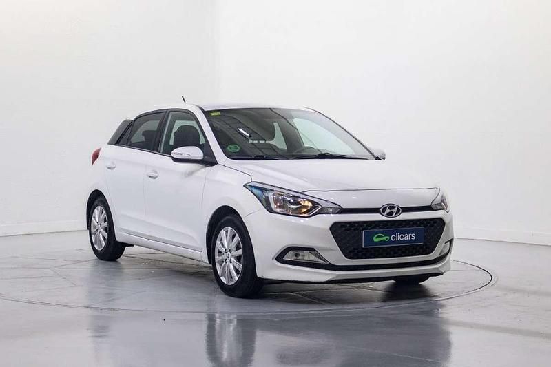 Usado Hyundai i20 84 CV (61 kW) 2018 Blanco Utilitario