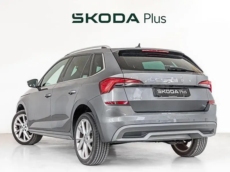 Usado Skoda Kamiq Style 110 HP (80 kW) 2022 Cinzento SUV