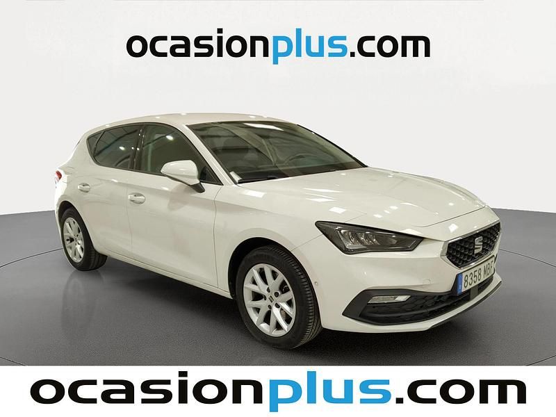 Usado Seat Leon Style 130 CV (95 kW) 2022 Blanco Berlina
