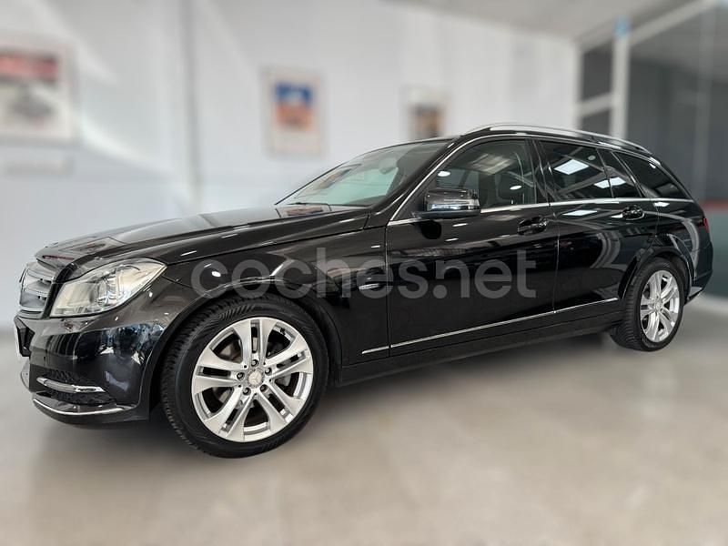 Usado Mercedes C200 136 CV (100 kW) 2011 Negro Familiar