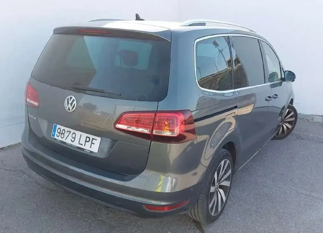 Usado VW Sharan Sportline 150 CV (110 kW) 2021 Gris Monovolumen