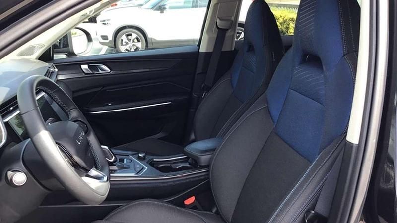 Usado Lynk & Co 01 261 CV (191 kW) 2024 Negro SUV