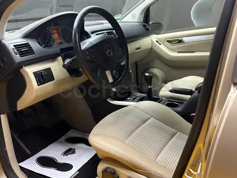 Usado Mercedes B200 193 CV (141 kW) 2007 Beige Monovolumen