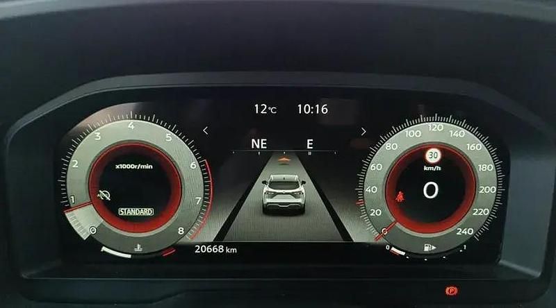 Usado Nissan Qashqai Tekna 158 CV (116 kW) 2023 Lunar white con techo midnight SUV