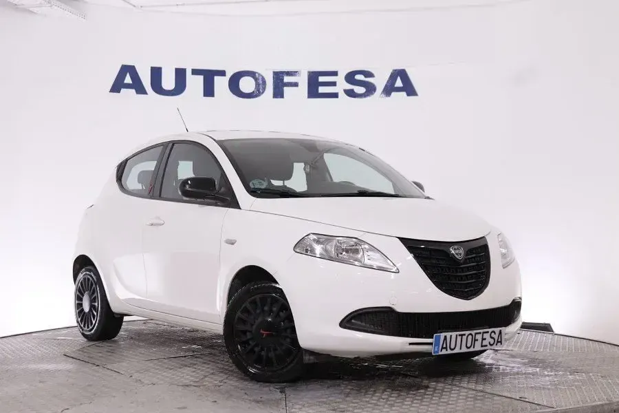 Usado Lancia Ypsilon 69 CV (50 kW) 2014 Blanco Utilitario