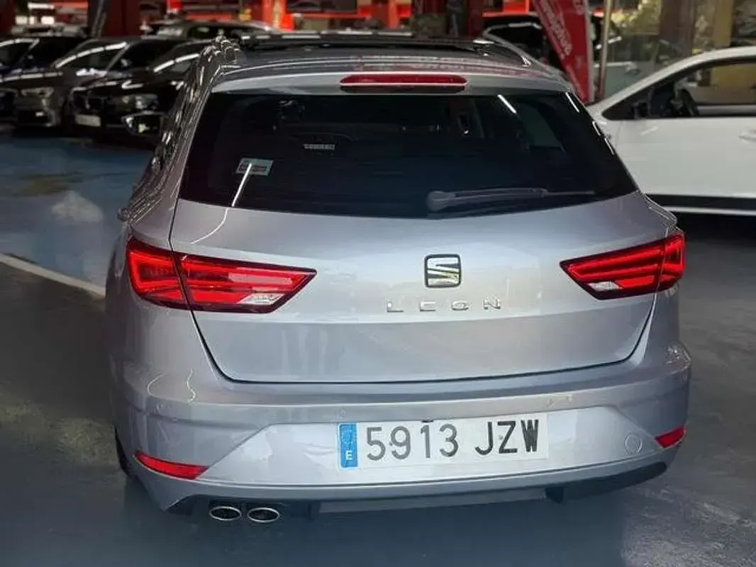 Usado Seat Leon ST Style 150 CV (110 kW) 2017 Gris Familiar