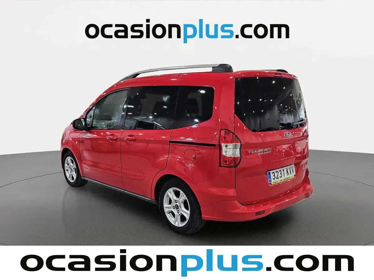 Usado Ford Tourneo Courier Trend 102 CV (75 kW) 2019 Rojo Monovolumen