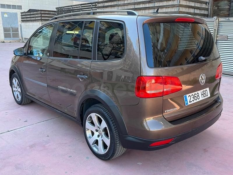 Usado VW Touran 140 CV (102 kW) 2011 Marrón Monovolumen