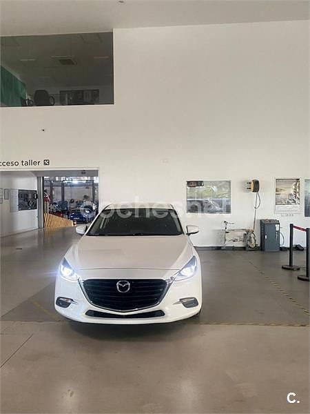 Usado Mazda 3 Luxury 120 CV (88 kW) 2017 Blanco Berlina