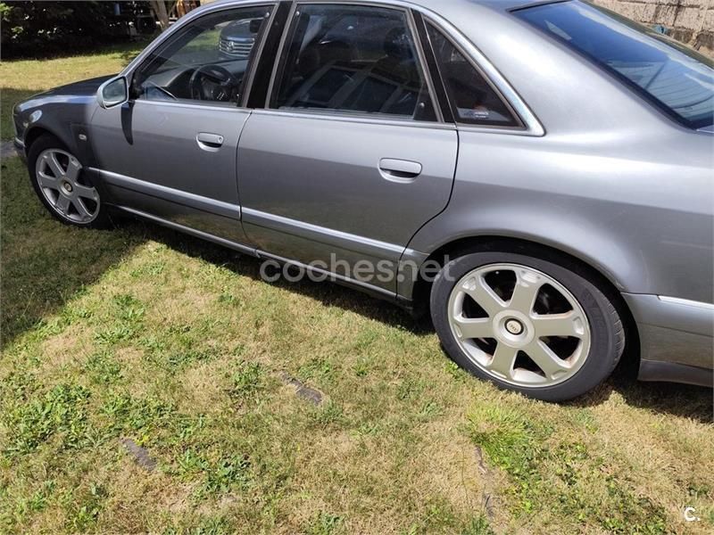 Gris / plata Usado 2001 Audi S8 Berlina | 7398 € - Imagen 1/4