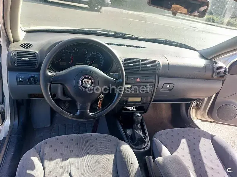 Usado Seat Toledo Sport 110 CV (80 kW) 1999 Gris / plata Berlina