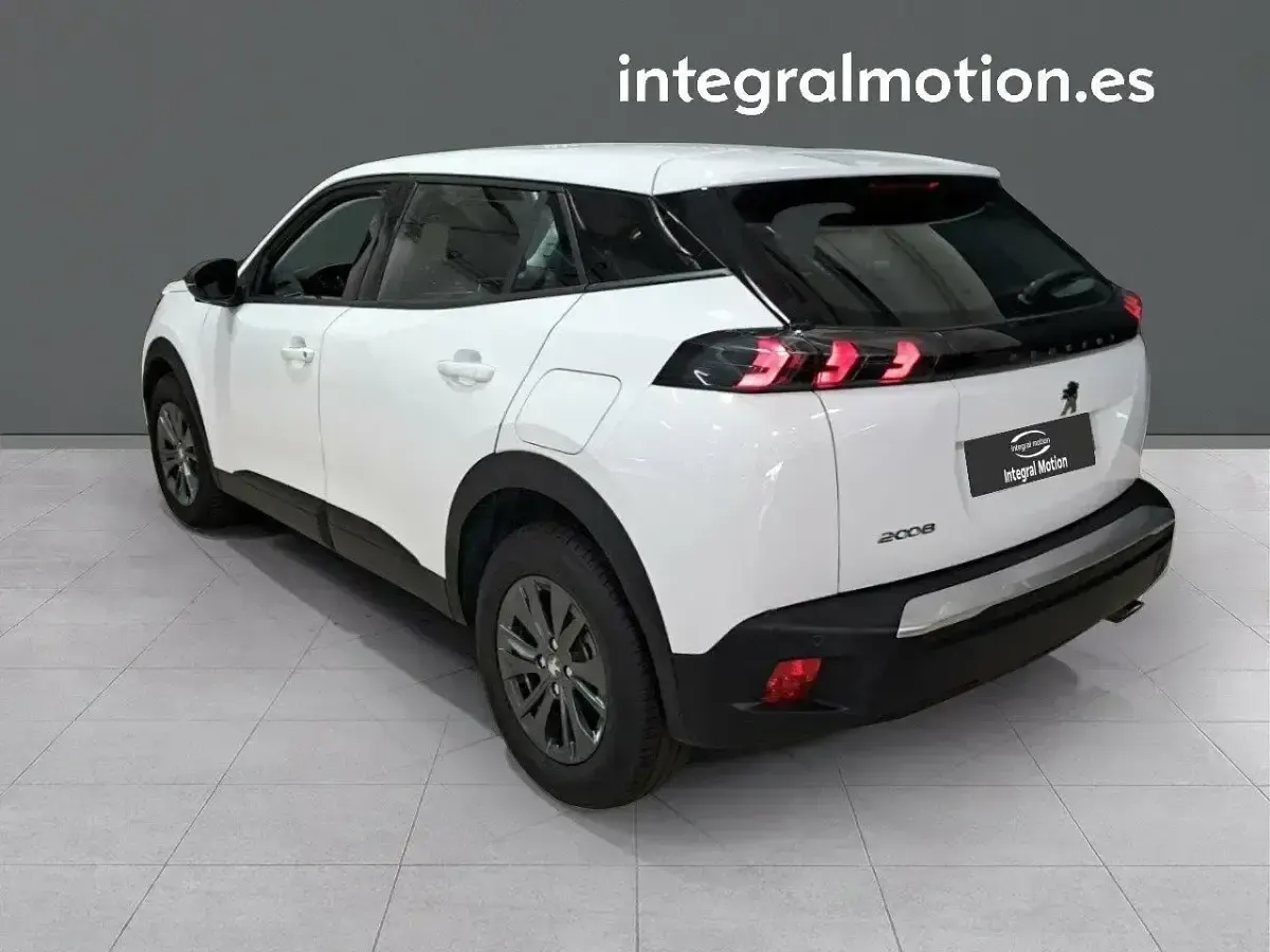 Usado Peugeot 2008 Active 110 CV (80 kW) 2022 Blanco SUV