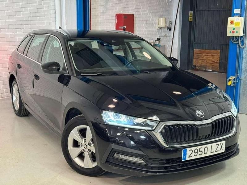 Usado Skoda Octavia Ambition 116 CV (85 kW) 2022 Negro Familiar
