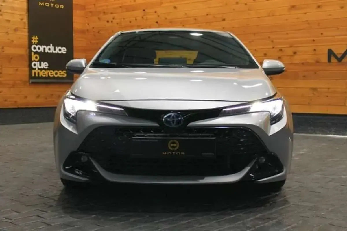 Usado Toyota Corolla Active 140 CV (102 kW) 2023 Gris Utilitario