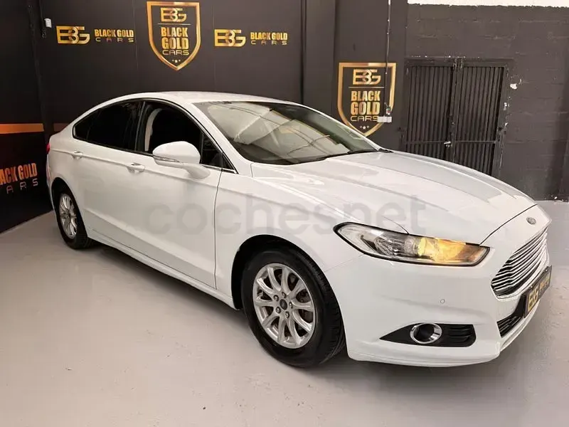 Usado Ford Mondeo Trend 120 CV (88 kW) 2016 Blanco Berlina