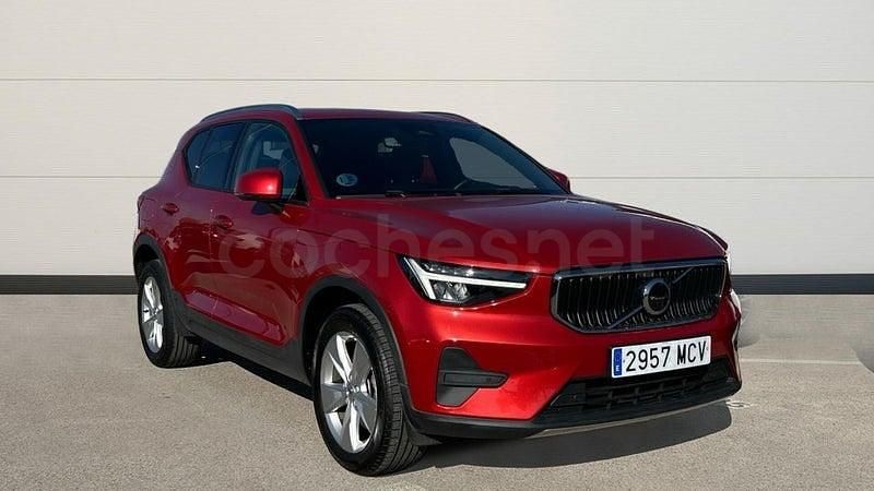 Usado Volvo XC40 Momentum 163 CV (119 kW) 2022 Rojo SUV