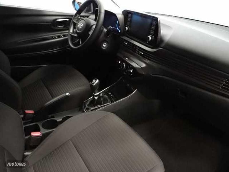 Usado Hyundai i20 99 CV (72 kW) 2022 Aurora grey Utilitario