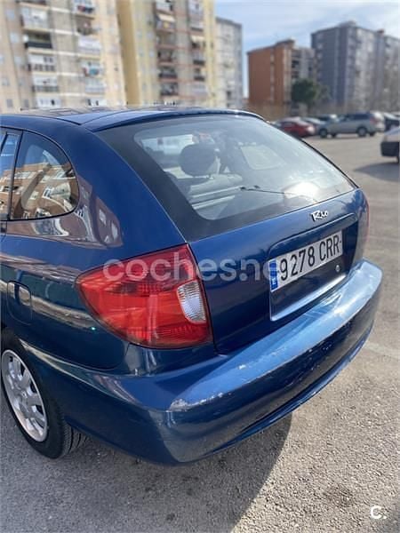 Usado Kia Rio 97 CV (71 kW) 2004 Azul Berlina