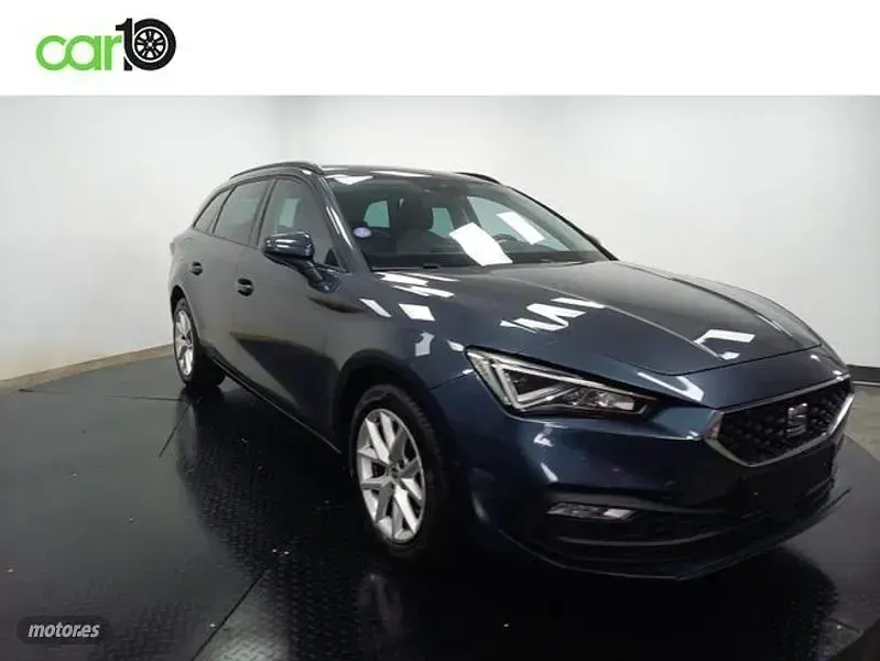 Usado Seat Leon Business 110 CV (80 kW) 2022 Gris Familiar