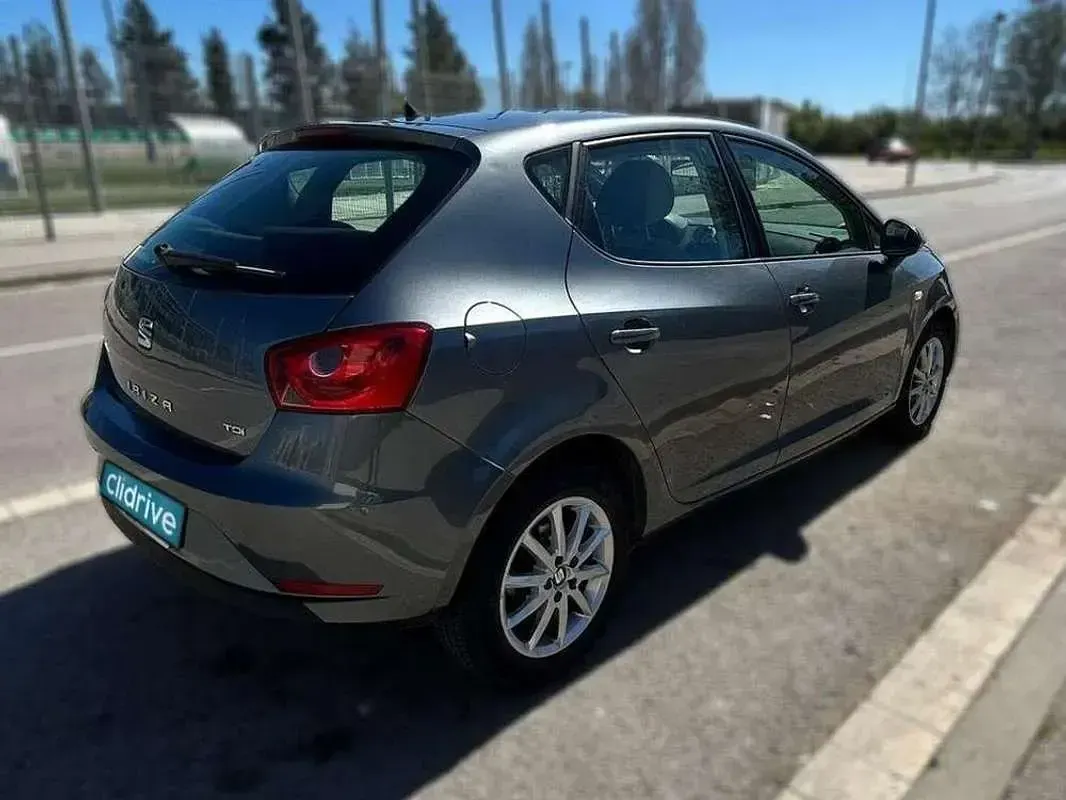 Usado Seat Ibiza CONNECT 105 CV (77 kW) 2016 Gris Berlina