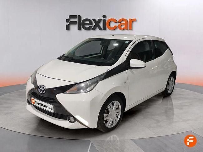 Usado Toyota Aygo X-play 69 CV (50 kW) 2017 Blanco Utilitario