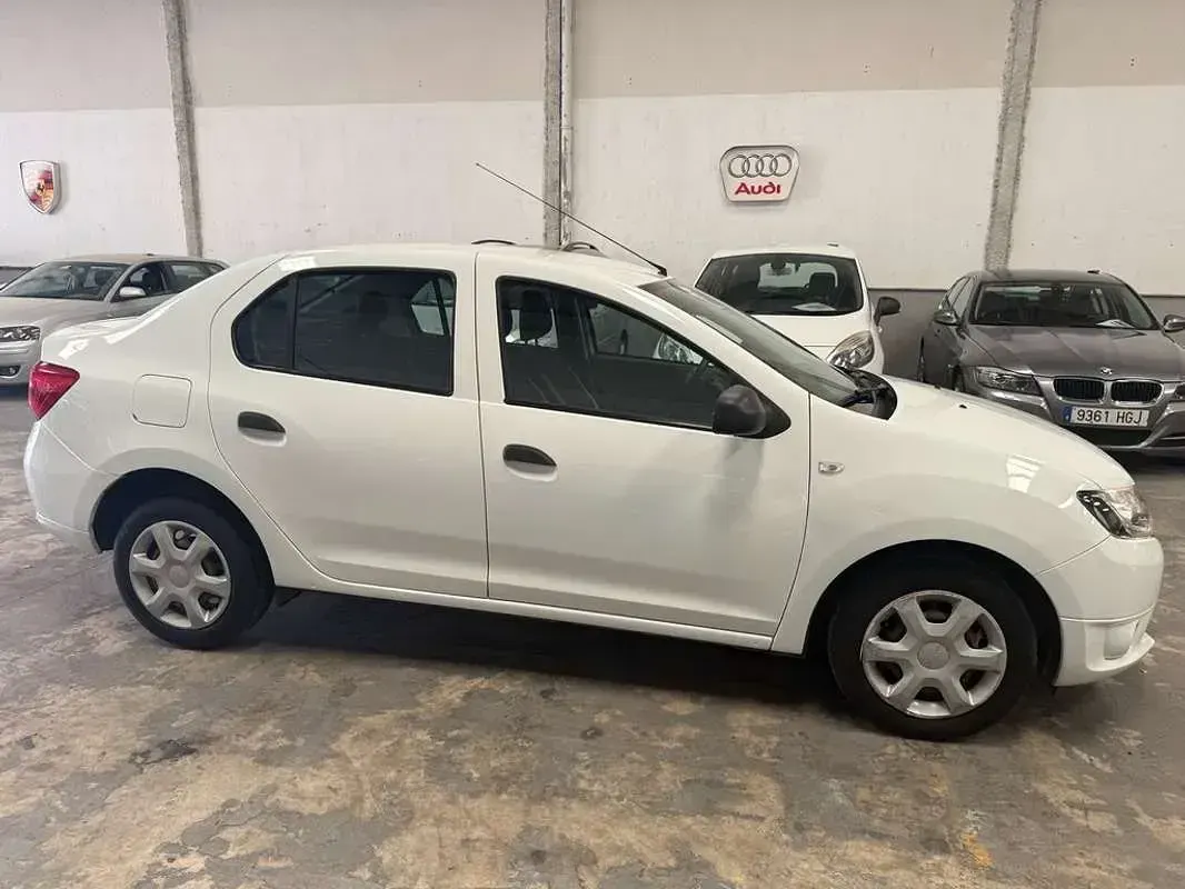 Usado Dacia Logan Ambiance 75 CV (55 kW) 2015 Blanco Berlina