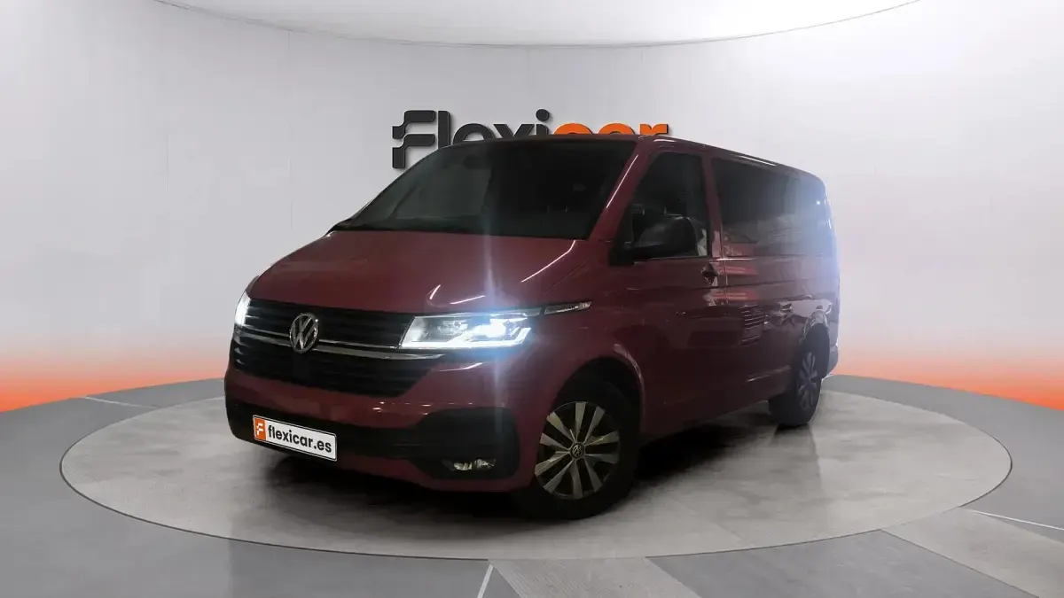 Usado VW Multivan 199 CV (146 kW) 2021 Rojo Monovolumen