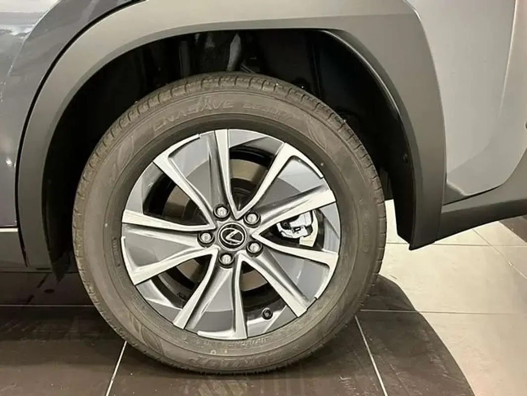 Usado Lexus UX 300e 150 kW (204 CV) 2025 Gris SUV