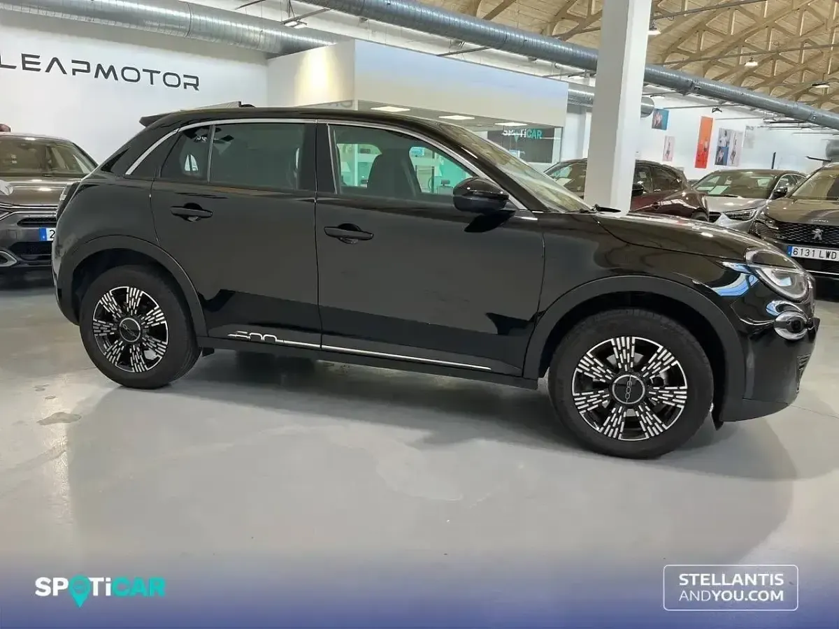 Usado Fiat 600 145 CV (106 kW) 2025 Negro SUV