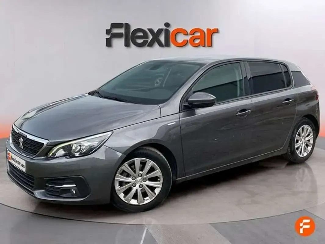 Usado Peugeot 308 Access 131 CV (96 kW) 2020 Gris Berlina