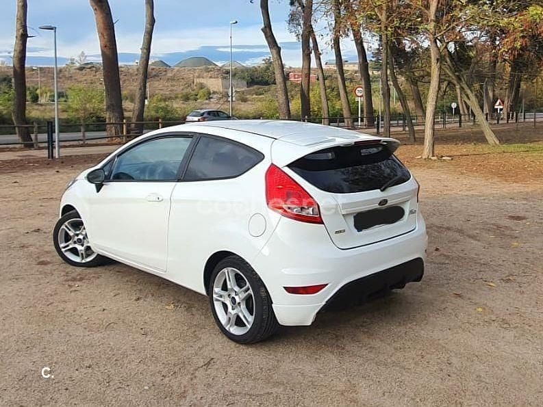Usado Ford Fiesta Sport 90 CV (66 kW) 2009 Blanco Berlina