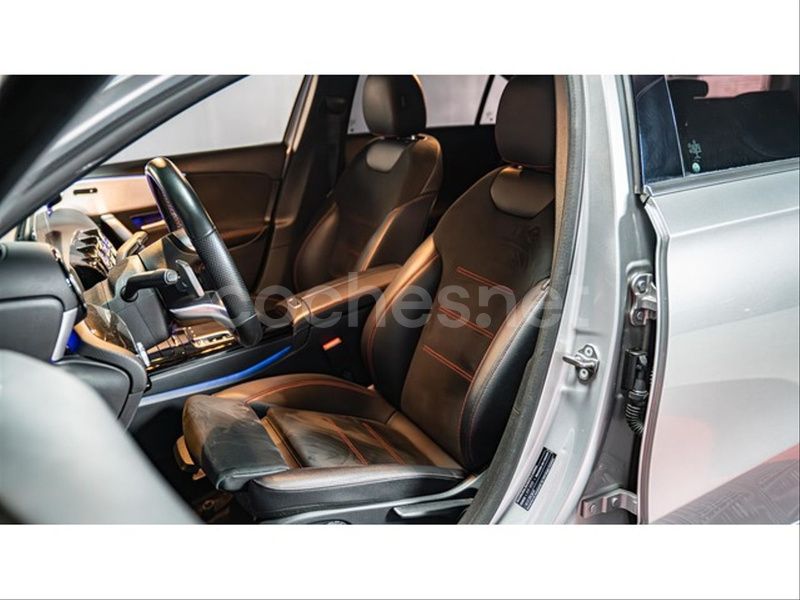Usado Mercedes A180 116 CV (85 kW) 2020 Gris plata Berlina