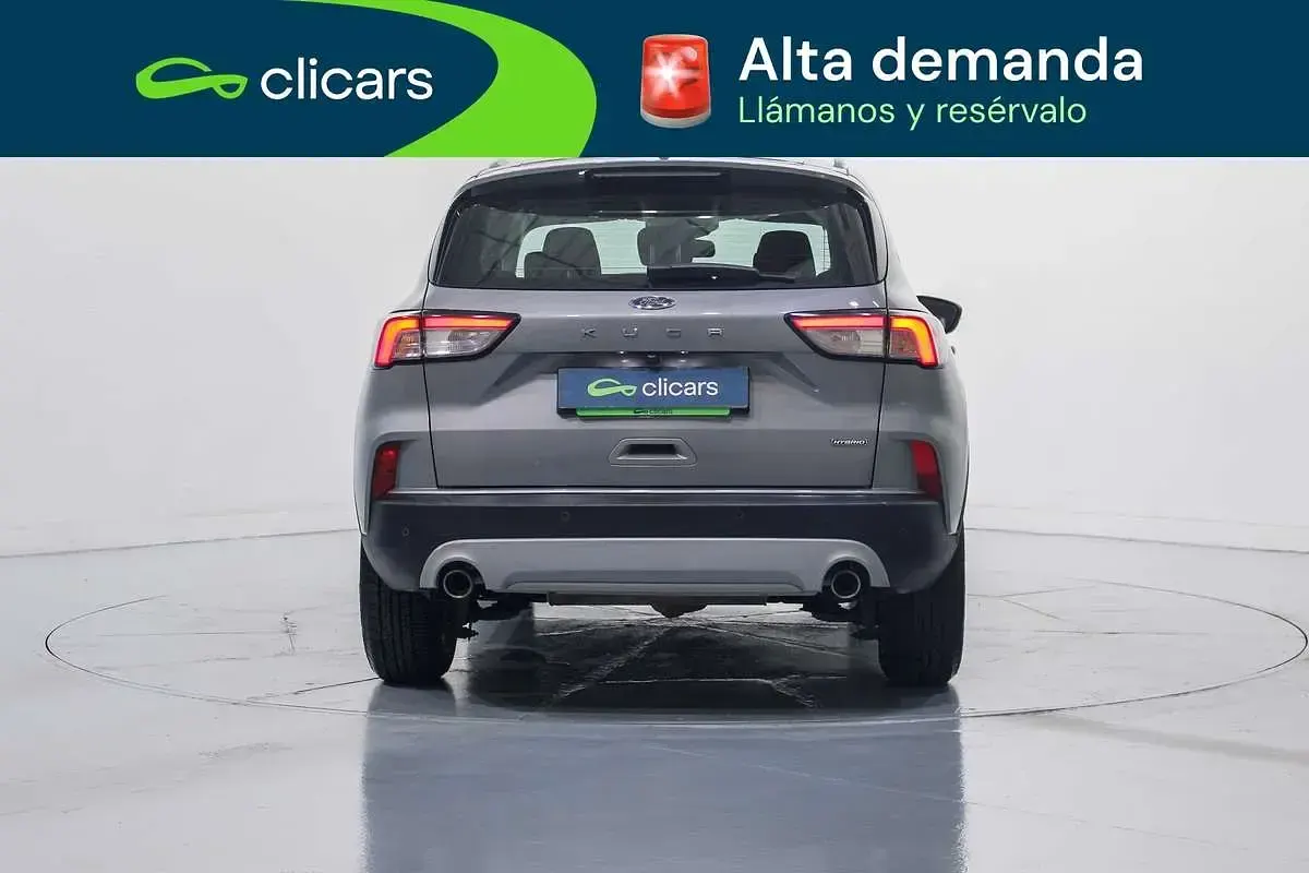 Usado Ford Kuga Titanium 190 CV (139 kW) 2022 Plateado SUV