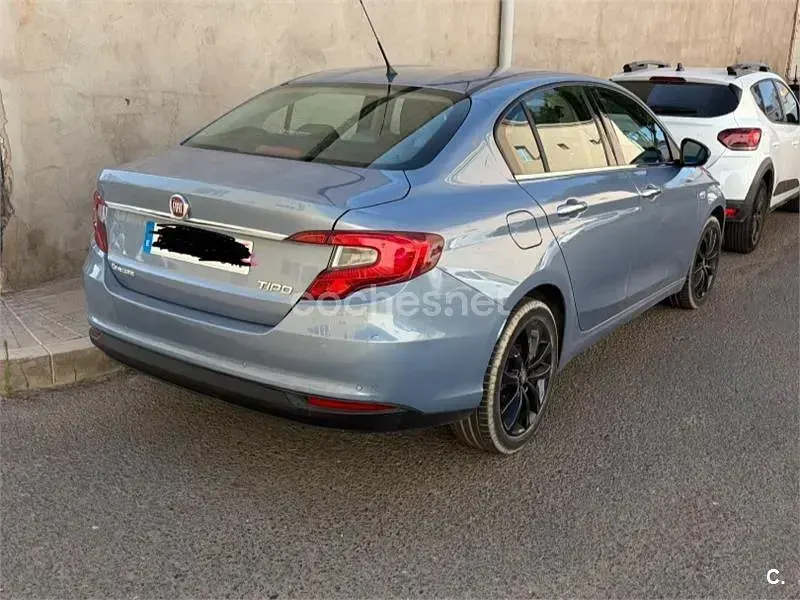 Usado Fiat Tipo Easy 95 CV (69 kW) 2016 Gris / plata Berlina